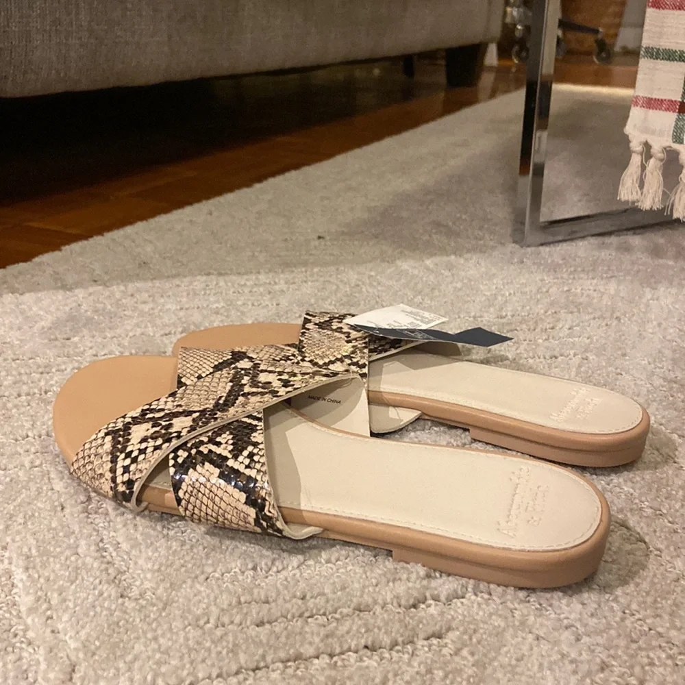 NWT - Abercrombie Animal Print Sandals - Picture 2 of 5